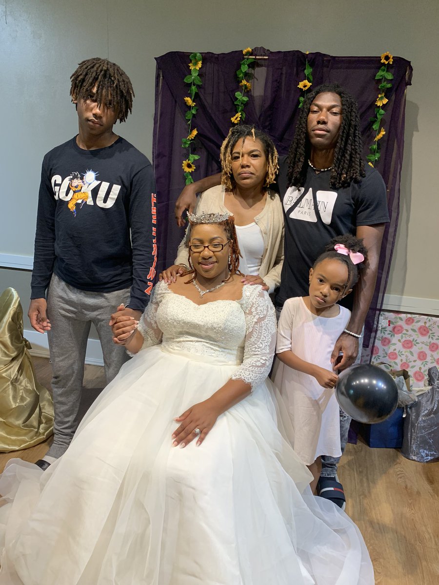 tha1stladie82's tweet photo. #butlerwedding #issafamilyaffair https://t.co/93QwxEEaDX