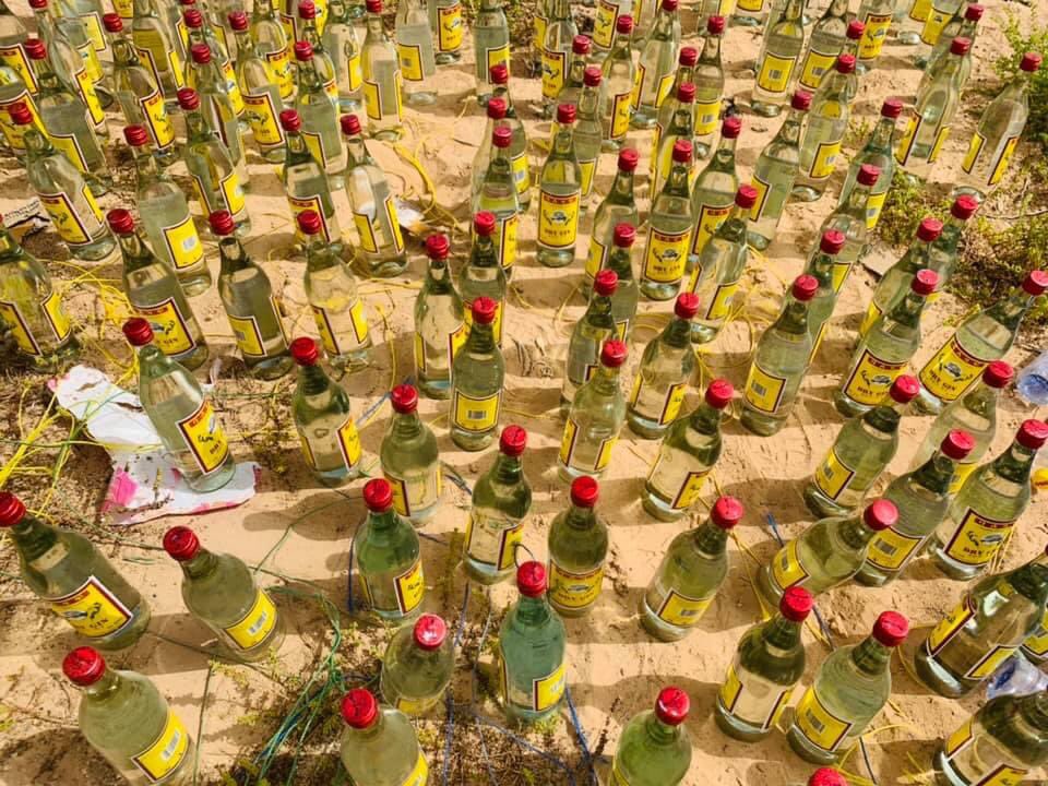 inabaajuun's tweet photo. #Itoobiya waxa #Soomaaliya uga imaada #Qaad iyo #Khamri labadiiba #Farmaajo wuxu ka dhigay sharci waana la fasaxay in dalka si sharci ah lagu soo galin karo. Waxad sugtaa waa #Xashiishka oo isna la fasaxo. Haddu Farmaajo sii joogo wax badan waad arki doontaan. @Abukarawale https://t.co/B3lPfndKkN