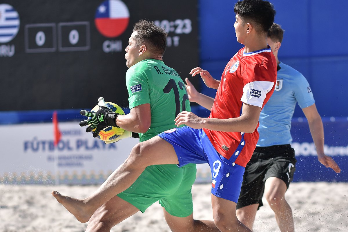 Fútbol Playa AUF on X: 🇺🇾 ¡𝗛𝗢𝗬 𝗝𝗨𝗘𝗚𝗔 𝗨𝗥𝗨𝗚𝗨𝗔𝗬! La Celeste disputa su último partido en la @CopaAmerica 2️⃣0️⃣2️⃣3️⃣. 🆚 Chile 🏖️ La Rural de Rosario 🕔 11.30 h #ElEquipoQueNosUne / X