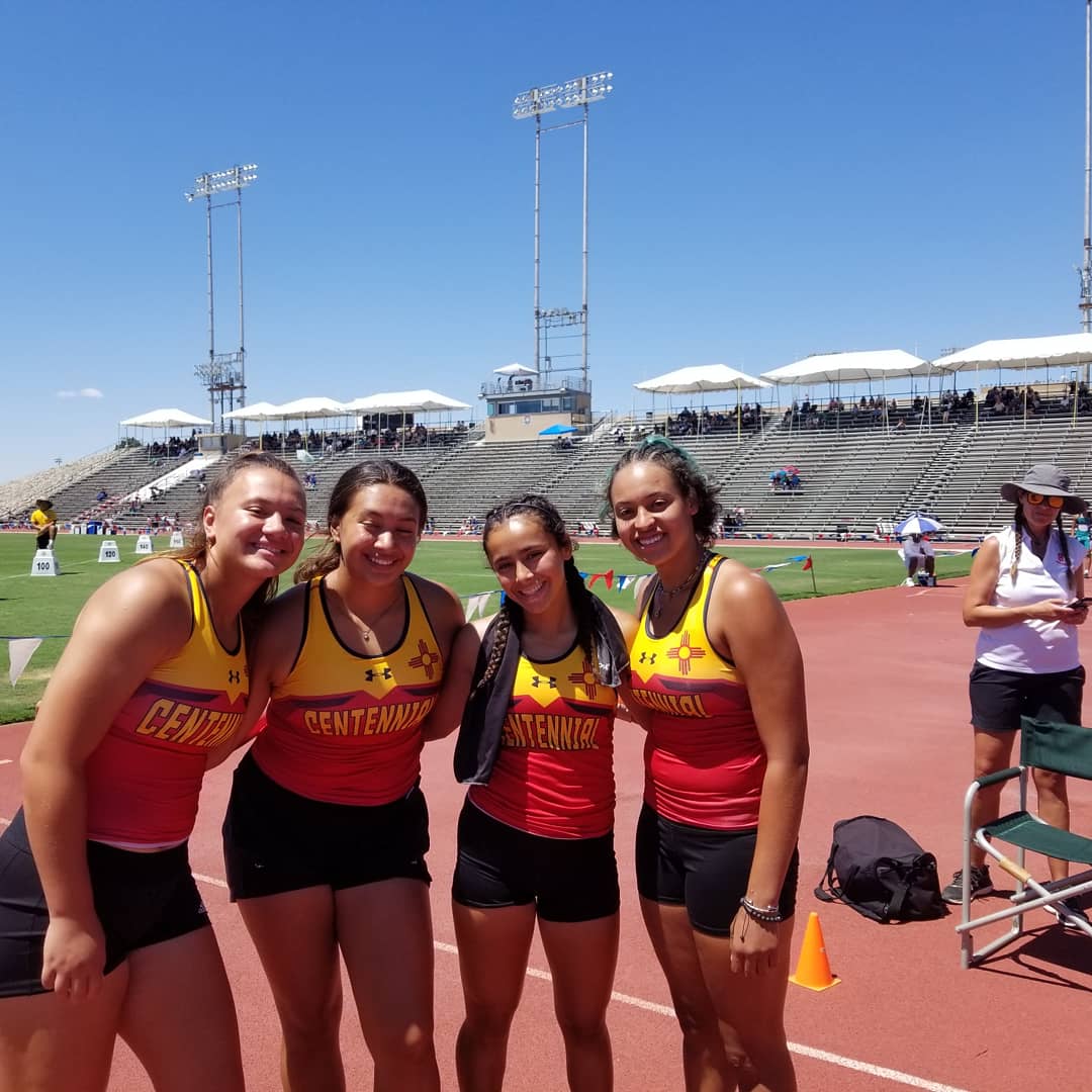 Angrybirdfb's tweet photo. Girls throwers from @Cen10Hawks bringing it at state. 29 points from the throwers! @LaurenOcampo10 @LiaPili4 Lele Pili, Ave Pili, Ayanna Leal. https://t.co/XwkuvafJaa