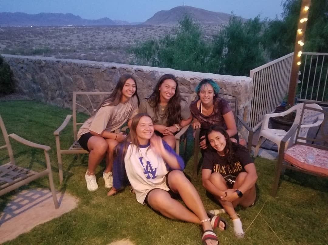Angrybirdfb's tweet photo. Girls throwers from @Cen10Hawks bringing it at state. 29 points from the throwers! @LaurenOcampo10 @LiaPili4 Lele Pili, Ave Pili, Ayanna Leal. https://t.co/XwkuvafJaa