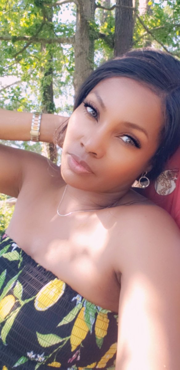 LuXurieLaRen's tweet image. LuXurie 's Quote of The Day

"When Life Gives You Lemons 🍋 Squeeze Them, Eat Them, or Throw Them Away, But Always Do What Makes You Happy. Not Everyone Likes Lemons 🍋 But We All Love To Be Happy". Have a Blessed Day 💚

#LemonLover #BeHappy  #SexySunday #Sunshine #YellowIsDope