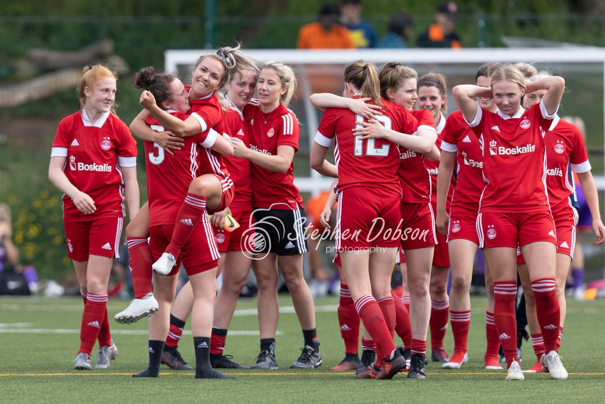What scenes at the end of this afternoon's match as Aberdeen Womens celebrated winning the @SWPL 2 title.  🏆🔴⚪️🔴⚪️ @EilidhShore @bayleyhutchison @EvaThom17563467 @Kelly_Forrest14 @EmmaHunterAFC @LorenC91  @FranOgilv13