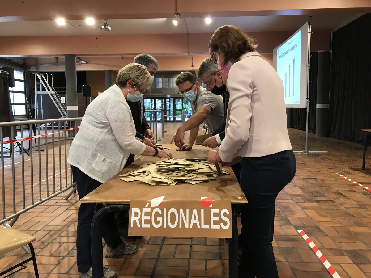MarjDup's tweet photo. Canton #Roubaix2 Au bureau centralisateur de #Wattrelos, le dépouillement des départementales est terminé. Celui des régionales commence. https://t.co/slSkDb51dd