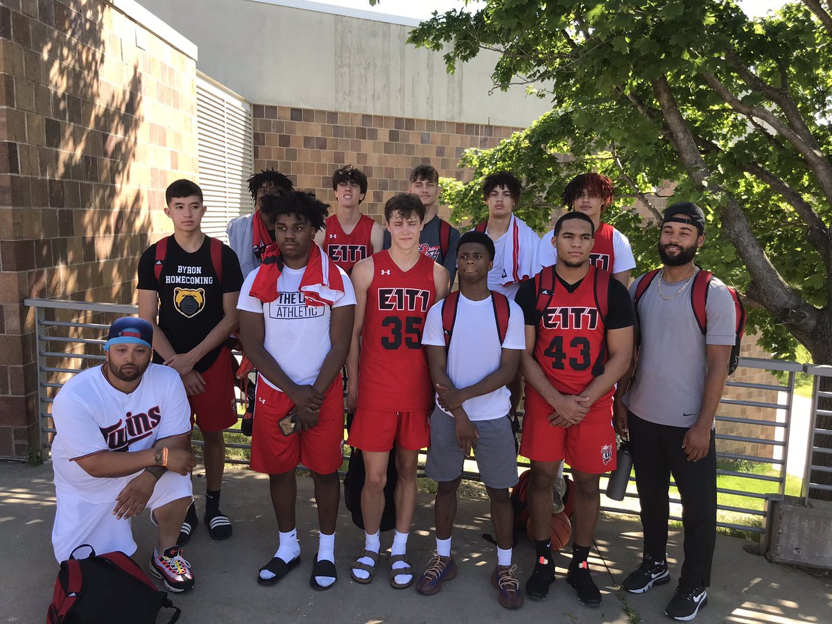 HoopStarsMedia's tweet photo. The older guys‼️‼️ What a game‼️‼️E1T1 17 Elite with a 3-1 record on the weekend‼️ https://t.co/NjhUYCGgqB