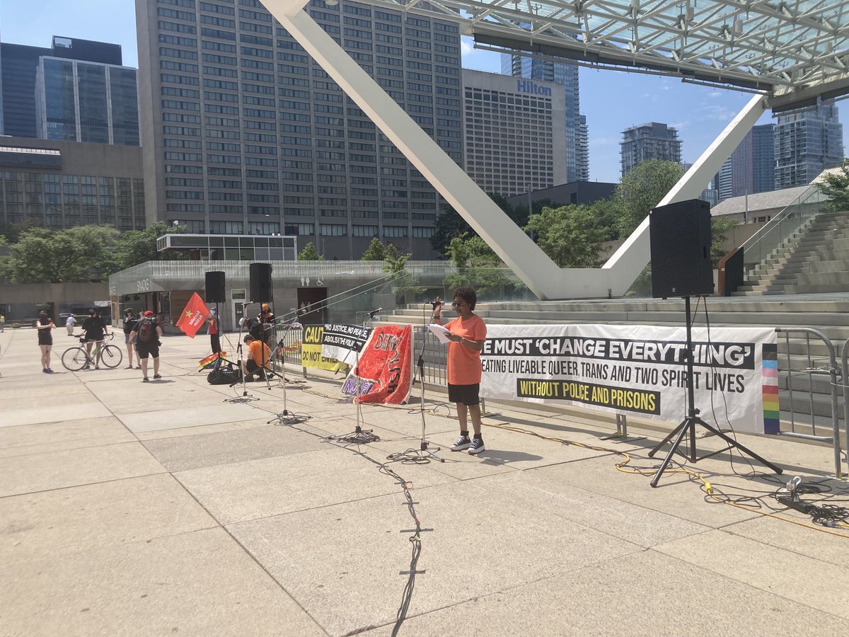 “We must change everything” -creating liveable queer, trans and two spirit lives without police and prisons .  ⁦<a href="/BeverlyBain13/">Beverly Bain</a>⁩ getting us started!  No pride in policing and happy pride everyone .