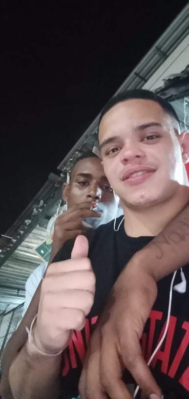 Ratotrem557's tweet photo. Só de pensar que nunca mas eu vou te ver homem , fico chateado Quem merecia morre tá vivo , e quem morreu era pra está vivo, saudade eterna de vc Miguel Dias Lúcifer, Descanse em Paz.. Eterno no Meu Coração... #MeuProfessor 🕊️🕊️😢😢😞😞😭😭 https://t.co/vSI0hwcMc1