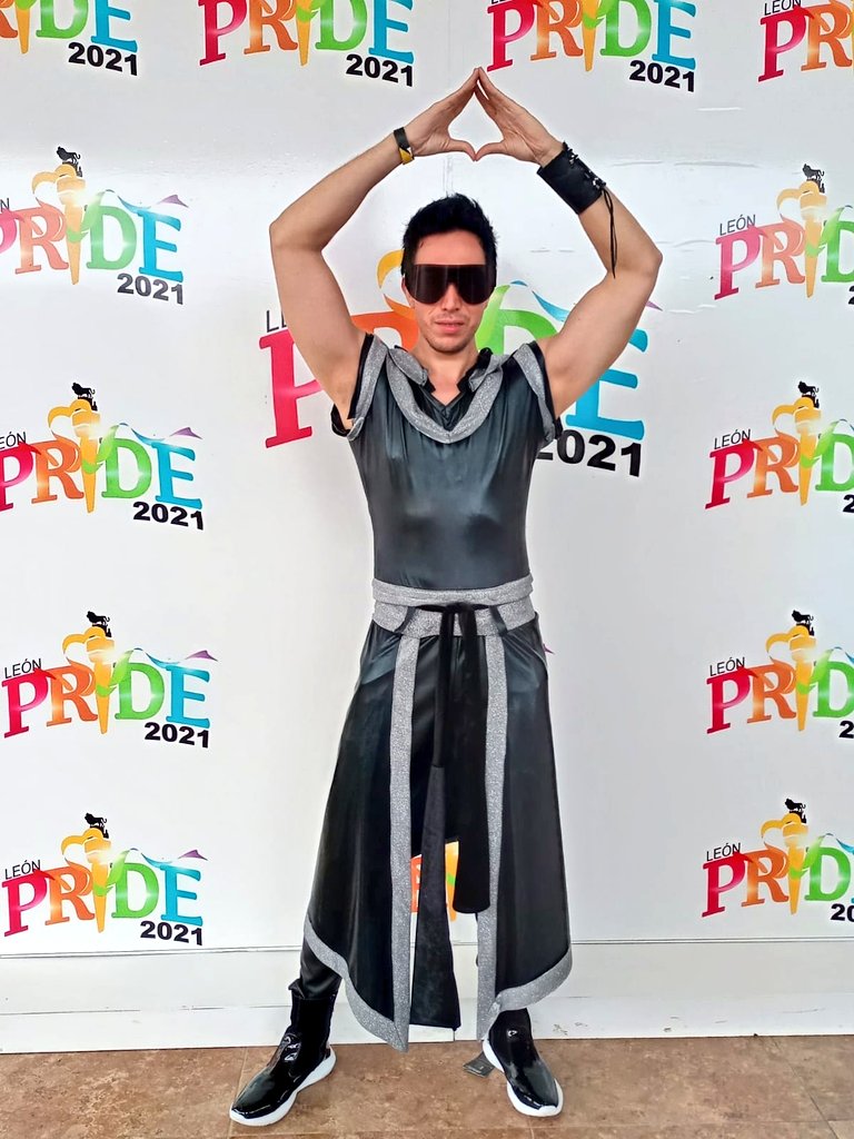 EivamOficial's tweet photo. Ayer en PRIDE LEÓN celebrando el atreverse a ser quién eres #ShareWithPride #EIVAM #abrakadabra https://t.co/EWcTzQ6Ouo