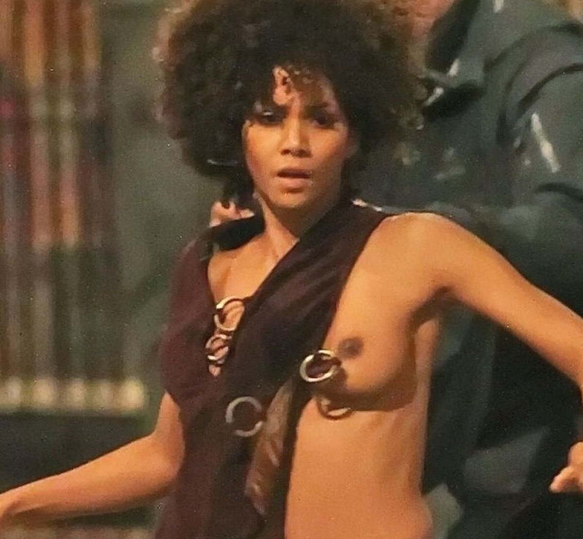 n2_str's tweet photo. #HalleBerry #nude #cinema #sex #celebrity #celebritynude #actress https://t.co/X3wstR9Rut