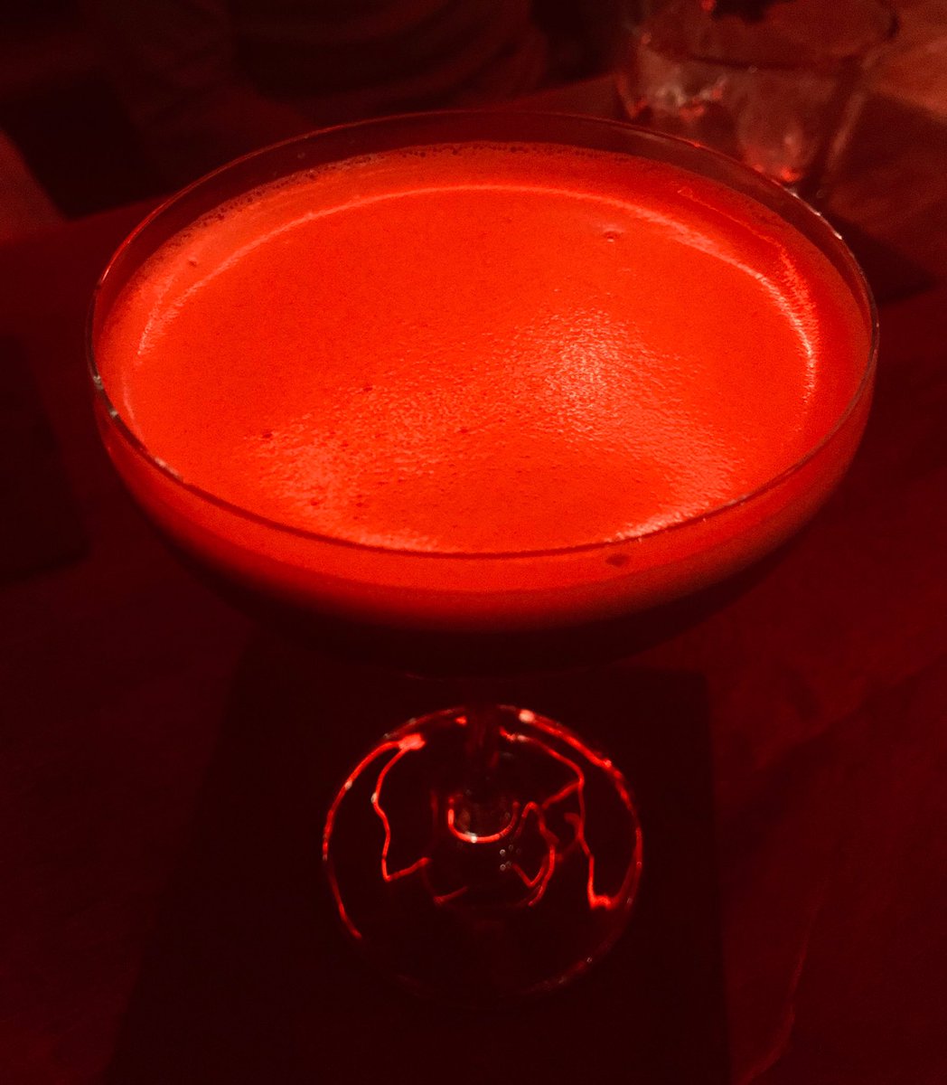 SmearedApron's tweet photo. Muffin tops! Let’s get into this ESPRESSO MARTINI for the GODS! #delish #weekendvibes #highfiveme #drinkme #martinis #dontcrowdme #smearedapron #yum #lecker #immertrinken #summer 😋🤸🏾♀️!! https://t.co/em25PBJqVs