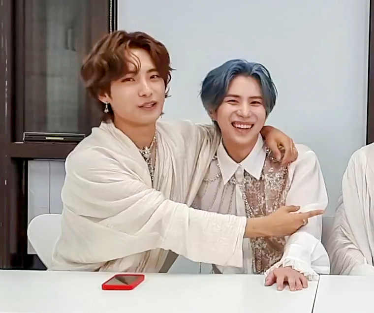 #ACE #에이스 <a href="/official_ACE7/">A.C.E</a>