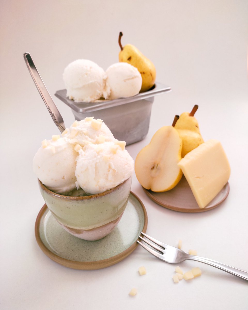 delBentGelato's tweet photo. Poema para el paladar escrito por grandes autores: Los ingredientes!

¿Extrañaban estas rimas heladas entre Peras y Queso Reggianito?

Para la Selección Especial de esta quincena volvemos con estos delicados equilibrios que nos ofrece la tradición tana del queso y dulce. https://t.co/9GTY3dX6QJ