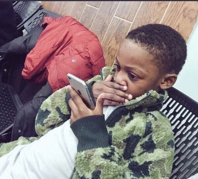 17YJ1's tweet photo. @BusingyeJose @Rachealkyy @fidelslove @JackiePatience1 @AkankundaSonia @Arnoldtugumegm1 @Griffin_Donz @Tabbytrinnah @LoneChildMJB 😂😂 wen dad shows u the pic of wedding day of ur mom    🙆🙆🙆🙆 https://t.co/R70xgYr4Pg