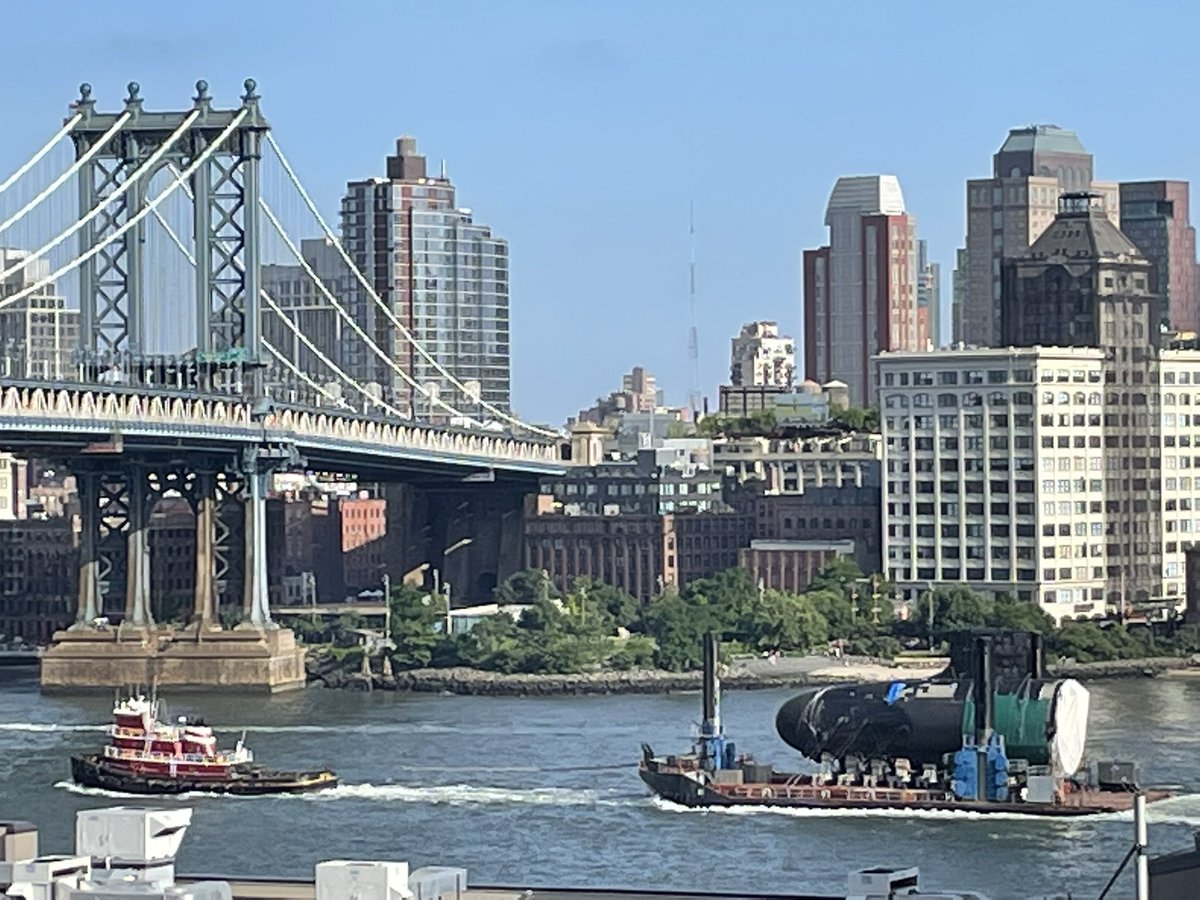 RT @6igyak: transporting the front end of a submarine up the east river? Is that what this is? https://t.co/gvizGydCx4