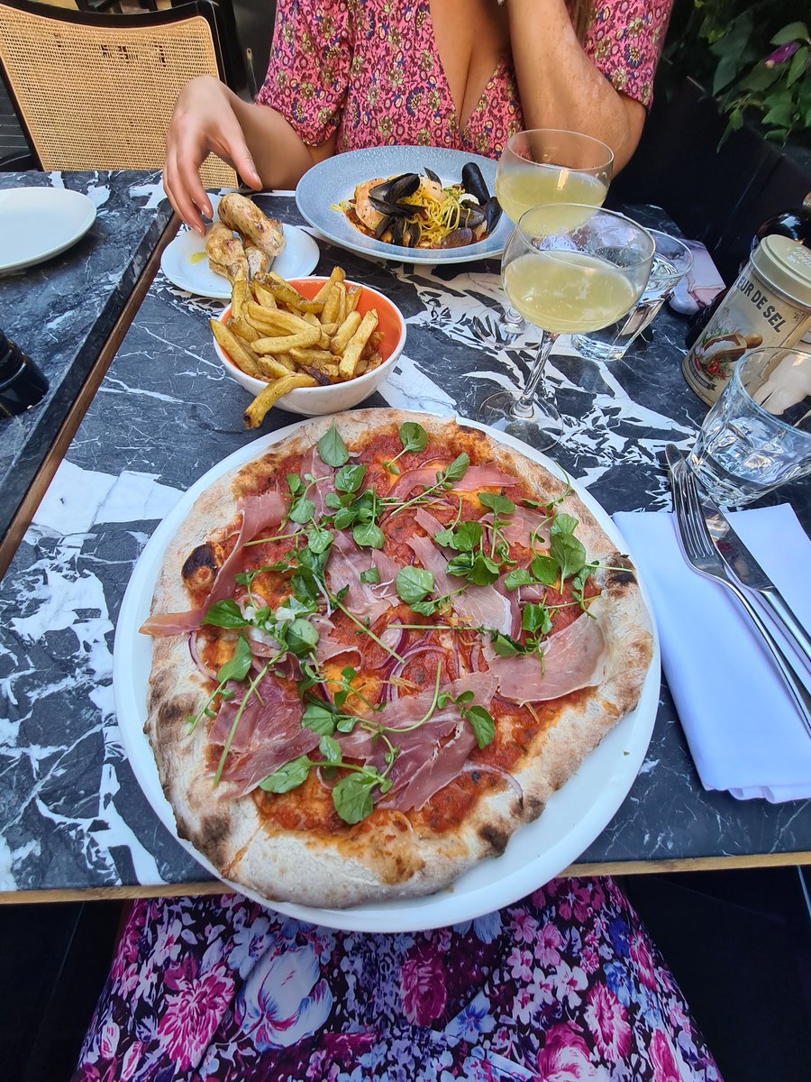 Had the most gorgeous meal in Isabelles tonight. Food was gorge, staff were fab. Ambience was lovely. Will 100% be going back soon 🥰 #dineindublin #dublinfoodie @pressupgroup <a href="/earlie_girl/">EarlieGirl</a>