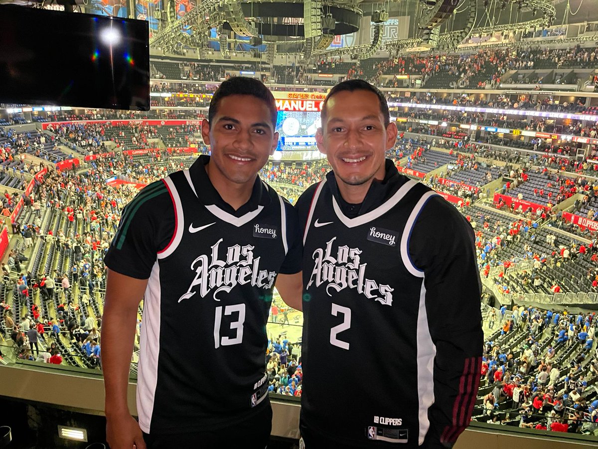 Con la banda disfrutando la #NBA #PasiónYOrgullo