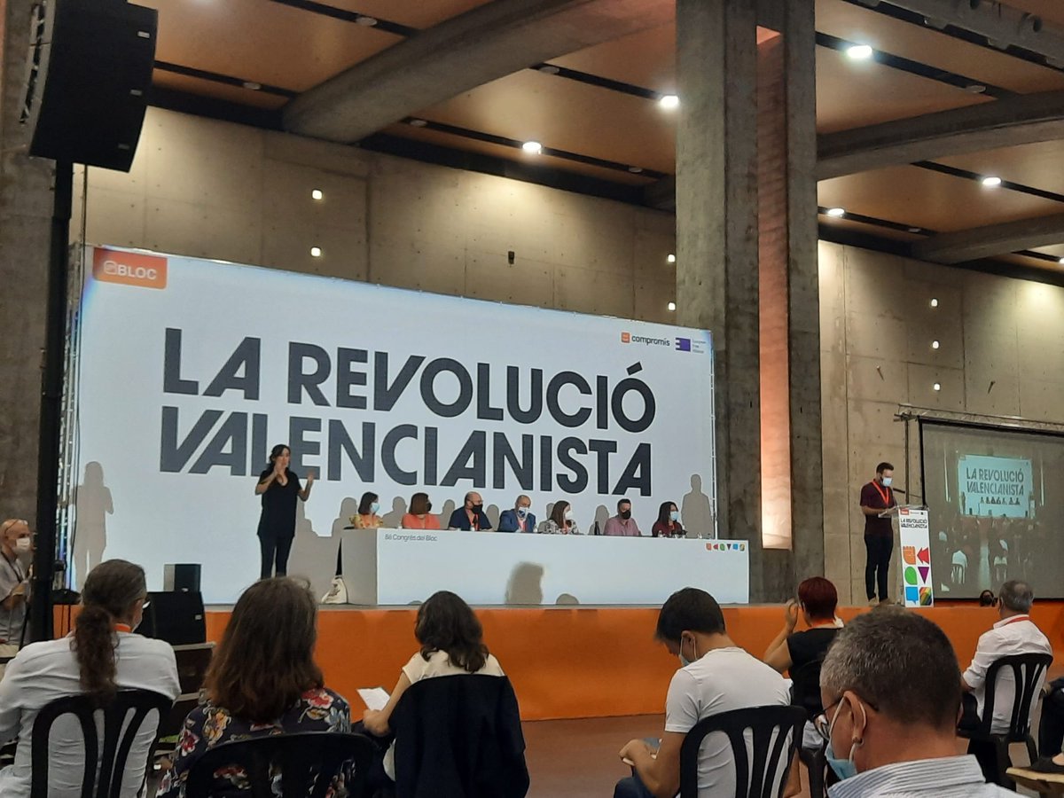 UGTPV's tweet photo. En el Congreso de El Bloc, donde @aguedamico revalida el liderazgo del ahora #MesCompromis. Enhorabuena!!!! https://t.co/NChDYhfjTs