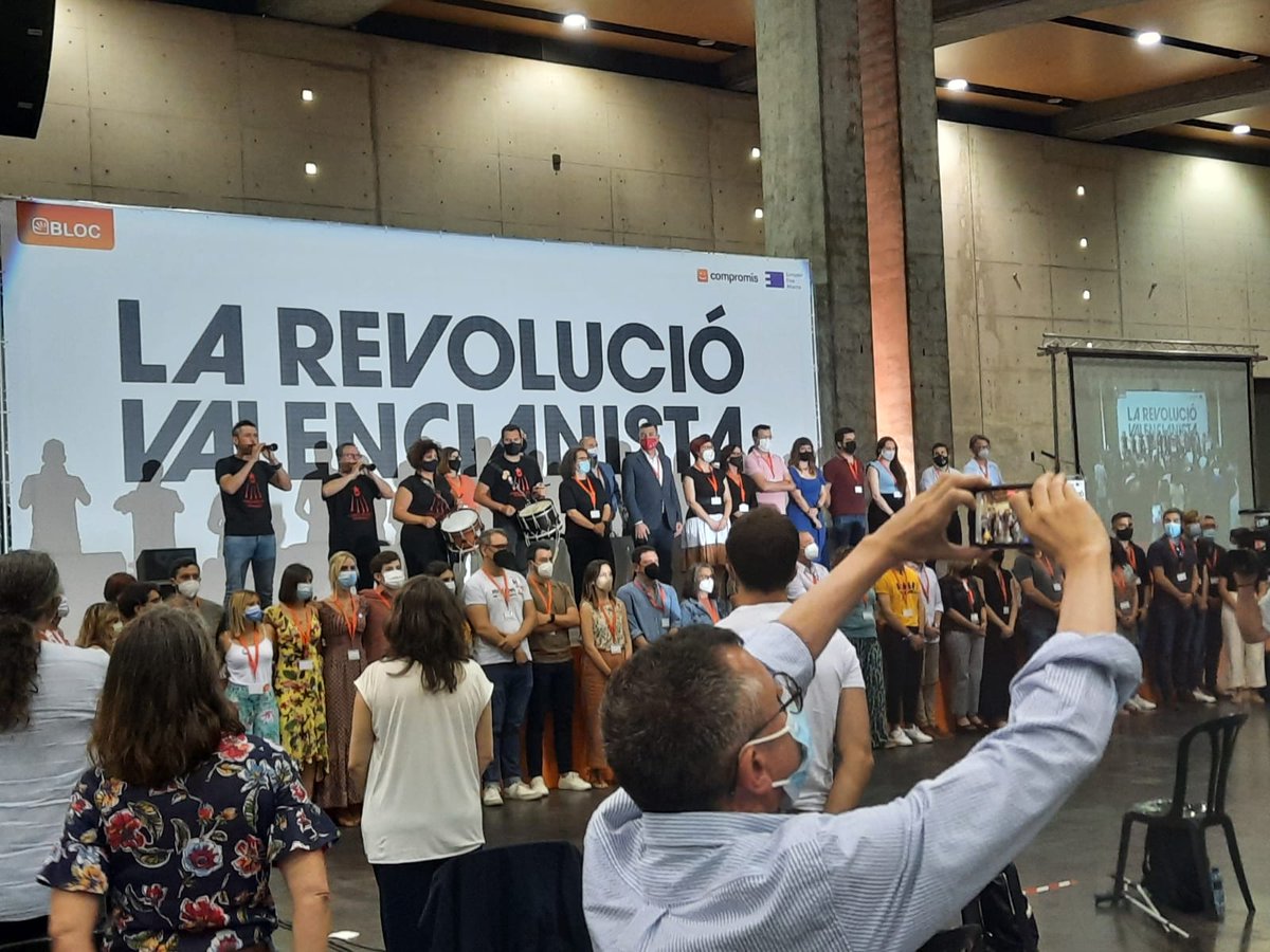 UGTPV's tweet photo. En el Congreso de El Bloc, donde @aguedamico revalida el liderazgo del ahora #MesCompromis. Enhorabuena!!!! https://t.co/NChDYhfjTs