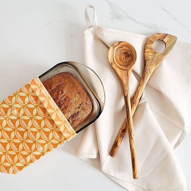 Happy Sunday!☀️

How cute are these handmade beeswax wraps? 

They are an amazing sustainable alternative to plastic wraps, and can be reused up to one whole year!

Brighten up your kitchen space🐝✨

Tap to shop!

#rePLANOLY @earthologyfoodwraps