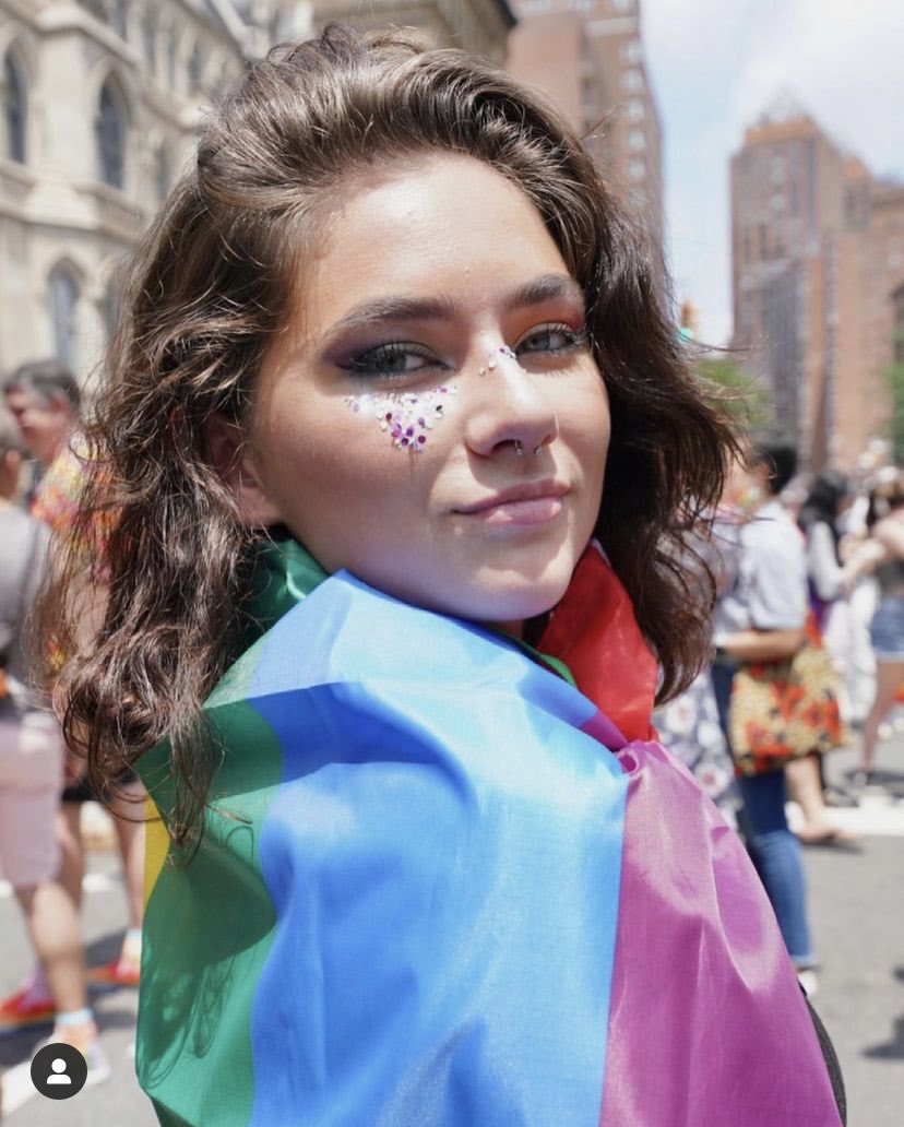 ejayyvlb's tweet photo. gon be huge lgbtq+ icon right here folks🏳️‍🌈 mark my words. https://t.co/ogfJVHG80M