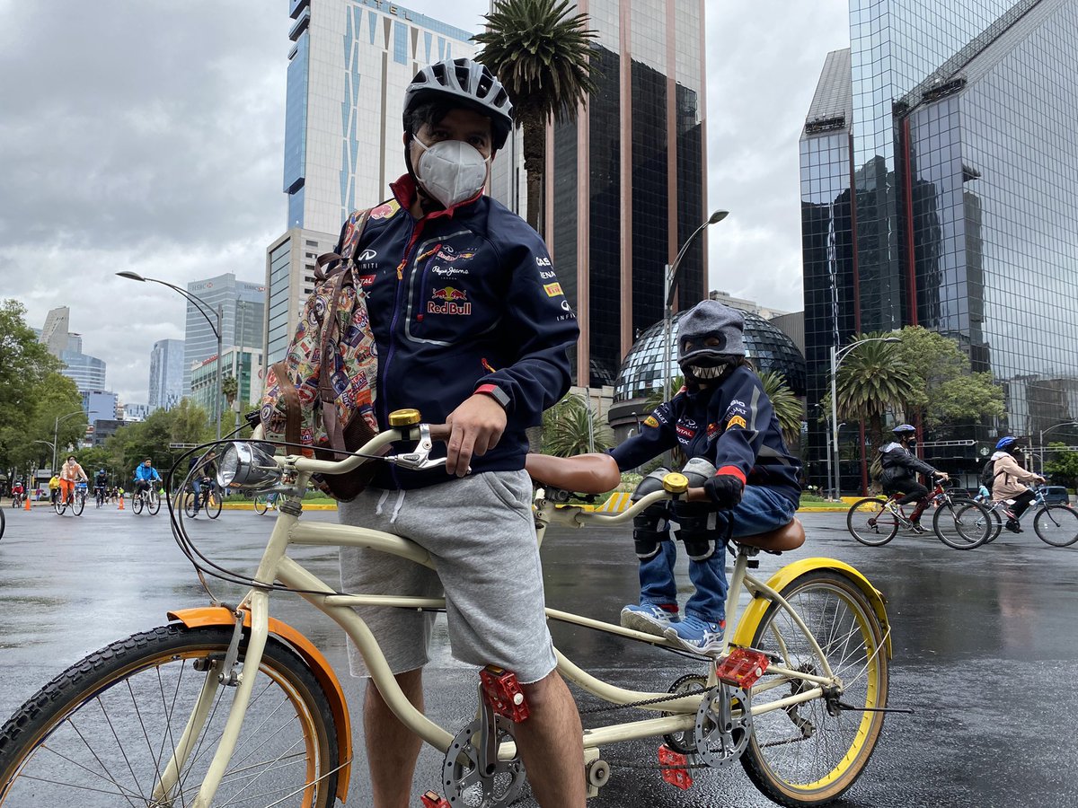 Celebrando en familia resultado en paseo ciclista CDMX <a href="/RedBullRacing/">Oracle Red Bull Racing</a> <a href="/ChecoPerez/">checoperez</a> emoción hasta el final!! <a href="/amcabrer/">Abraham</a> <a href="/Formula1/">Formula 1</a> <a href="/Max33Verstappen/">Max Verstappen</a>