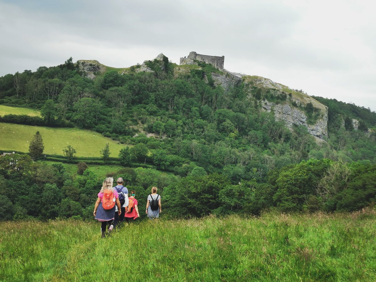 Fab day walking on a 11 mile. Loop from @Carreg_Cennen  on some of the #beaconswaywalk @BreconBeaconsNP @OrdnanceSurvey @RamblersCymru @RamblersGB  then looping go #taircarnuchaf #taircarnisaf, eye of the Loughor then castle. @CTywydd @S4Ctywydd @DerekTheWeather @BBCWthrWatchers