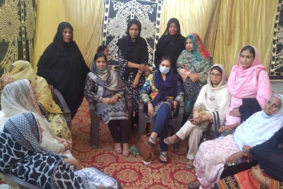 Jahangir_Bala's tweet photo. رکن صوبائی اسمبلی محترمہ ادی شازیہ کریم سنگھار صاحبہ کی معاون خصوصی وزیر اعلی سندھ و پیپلز پارٹی شعبہ خواتین کراچی کی نائب صدر باجی نسیمہ بلوچ کے سوئم میں شرکت اللہ تعالیٰ مرحومہ کی بخشش و مغفرت فرمائے اور اہل خانہ کو صبر جمیل عطا فرمائے آمین
@SanghaarShazia https://t.co/BvZzkurtOj