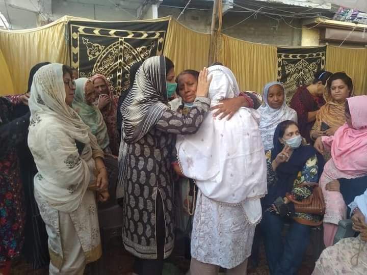 Jahangir_Bala's tweet photo. رکن صوبائی اسمبلی محترمہ ادی شازیہ کریم سنگھار صاحبہ کی معاون خصوصی وزیر اعلی سندھ و پیپلز پارٹی شعبہ خواتین کراچی کی نائب صدر باجی نسیمہ بلوچ کے سوئم میں شرکت اللہ تعالیٰ مرحومہ کی بخشش و مغفرت فرمائے اور اہل خانہ کو صبر جمیل عطا فرمائے آمین
@SanghaarShazia https://t.co/BvZzkurtOj