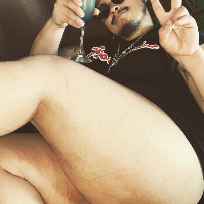 What? You told me this was a &ldquo;bottomless&rdquo; Brunch? Happy Pride y&rsquo;all ! 🏳️&zwj;🌈🏳️&zwj;⚧️🏴&zwj;☠️🇵🇷💖🦄✨ https://t.c