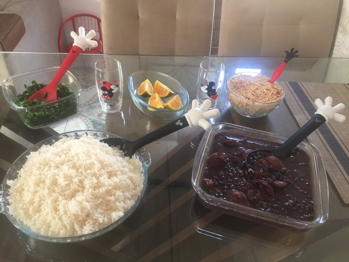 Daymiller9's tweet photo. Aquele almoço de domingo feito pela mamãe aqui 😋 https://t.co/XtKt13XoKV