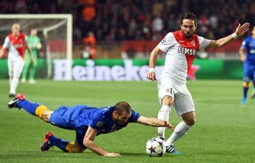 tackleduro's tweet photo. E poi Van Basten dice che in Italia de Ligt non abbia imparato nulla… 🤫 https://t.co/ysVL1LbizS https://t.co/TQ1KSdRWzq