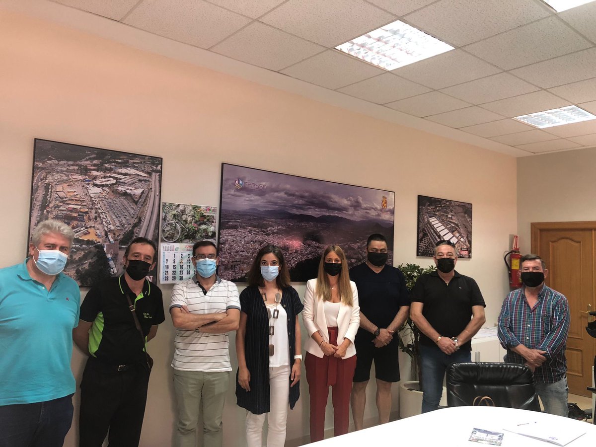 Con el objetivo de mejorar la búsqueda de estacionamiento y reducir el tráfico 🚗🚙🛻, se ha suscrito un acuerdo entre Epassa y diferentes asociaciones vecinales, con ventajas para los usuarios de los párking de 🅿️El Valle o 🅿️La Alcantarilla, entre otros