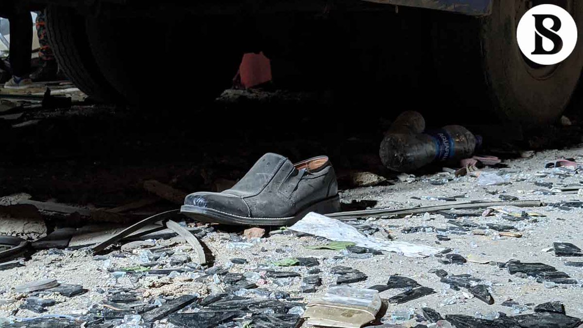 tbsnewsbd's tweet photo. Huge explosion at Moghbazar, 7 killed, more than 100 injured
Read more : https://t.co/ptMU1t7ZDx
#explosion #hugeexplosion #moghbazarroad #moghbazarexplosion #explosionincident #moghbazarwirelessgate #moghbazarexplosiondeaths #moghbazarexplosioninjured #bangladesh #tbsnews https://t.co/8zDXmxPHut