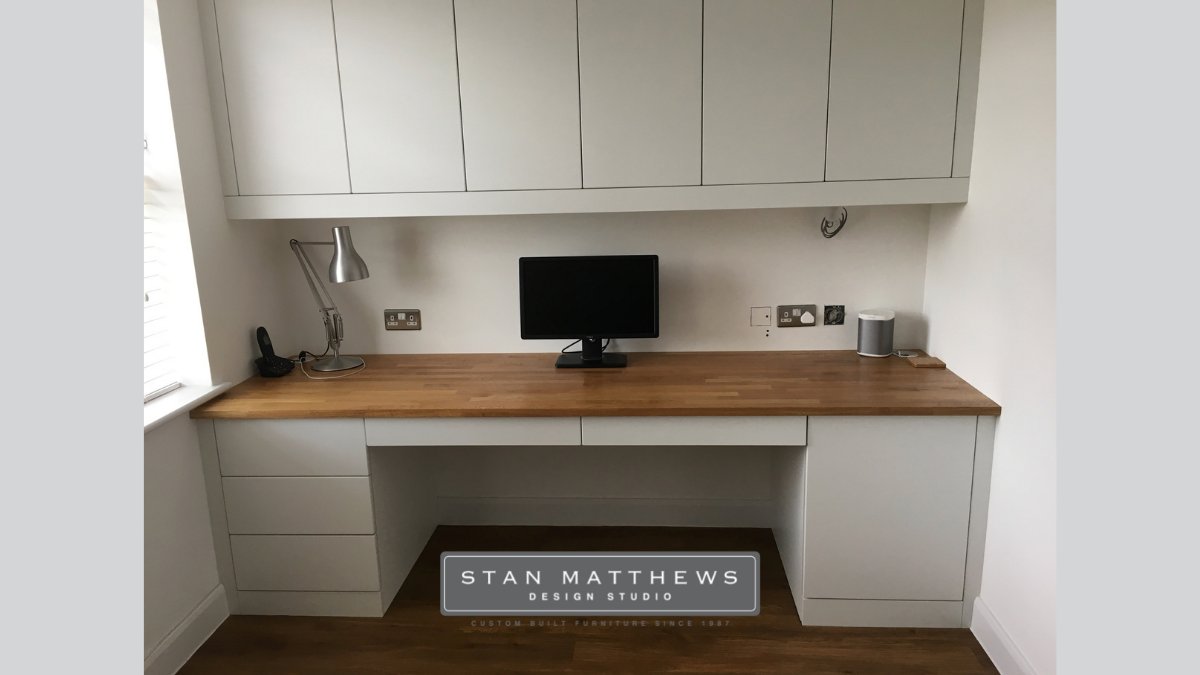 StanMatthewsDS's tweet photo. This room now has a stylish work station, functional with plenty of desk space & storage. . If you are looking for a bespoke workspace for your home get in touch, we would be happy to discuss your needs. 01926 493404. #bespokefurniture #stanmatthewsdesign #workspace #homeoffice https://t.co/F6KWSMhgDv