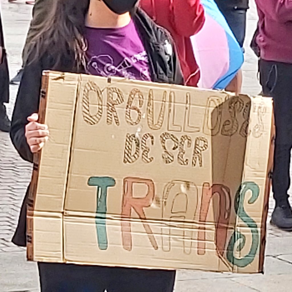 mareatlantica's tweet photo. Asistimos á concentración de @OCorunha #OrgulloRebelde #OrgulloDisidente, reivindicación libre de todos os colectivos #LGTBIQ, de todos os xéneros e todos os amores.
O odio queda fóra.
#Orgullo #LeiTransXa https://t.co/13gndCr07U
