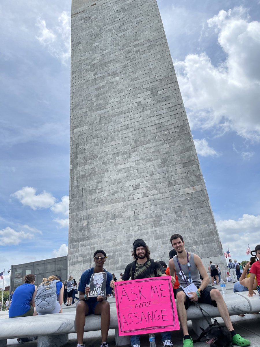 DCMetro4Assange's tweet photo. "You have to start with the truth.The truth is the only way that we can get anywhere." --Julian Assange. 
Spoke with a Veteran family, teenagers, and activists yesterday on liberation, Julian Assange, and truth. #FreeAssange #HandsOffPeru https://t.co/SLtHTZffBq