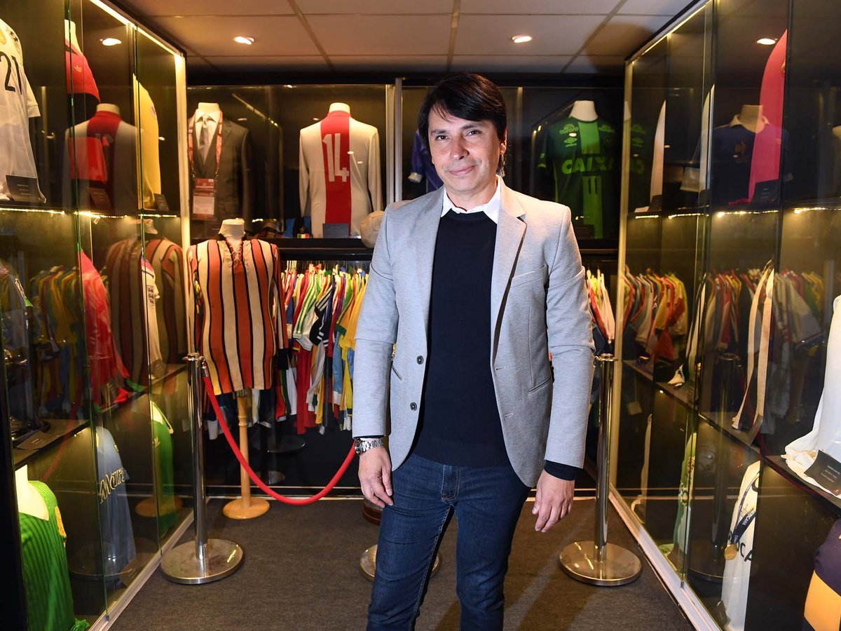 Porlospibesok's tweet photo. 👕👤 #Ordas #Coleccionista #Fútbol
ENTREVISTA | Marcelo Ordás: "Si elijo 4 camisetas importantes de las que tengo de Argentina, elijo la de Kempes del '78, Burruchaga del '86, la de Caniggia del '90 y la de Maradona del '86".
📲💻De forma online: https://t.co/k3JYaRW3s8 https://t.co/9wRJQvDi4S