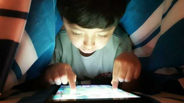 Alberto28291946's tweet photo. Al pasar los años los videojuegos han ido mejorando sus gráficos, su dinámica y esto ha causado que los niños usen los videojuegos de manera excesiva y sin la supervisión de sus padres, ¿Cómo podemos evitar ese uso de manera excesiva de los videojuegos en los niños?
Abro hilo https://t.co/I80Hk22oUs