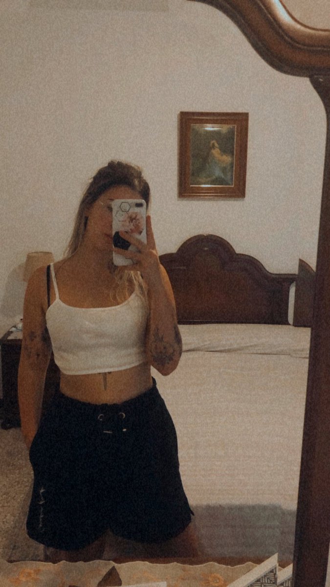 𝖒𝖆𝖗𝖎 🫀 (@maripazfr_) on Twitter photo 