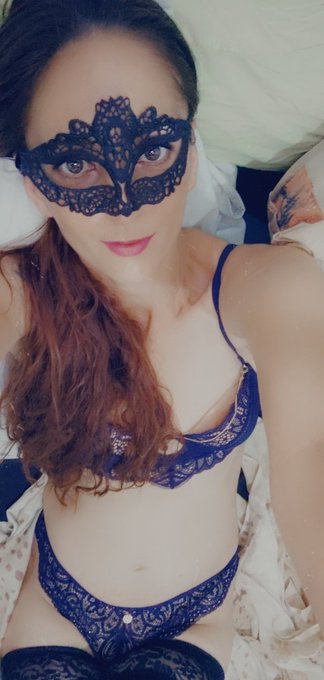 Queen merryl pour vous faire fantasmer et bander dur . J'aime les grosse queue veineuse humm que du bonheur<a href="/tag/sexturylive"class="tags"><span>#sexturylive</span></a><a href="/tag/sexturyproduction"class="tags"><span>#sexturyproduction</span></a>