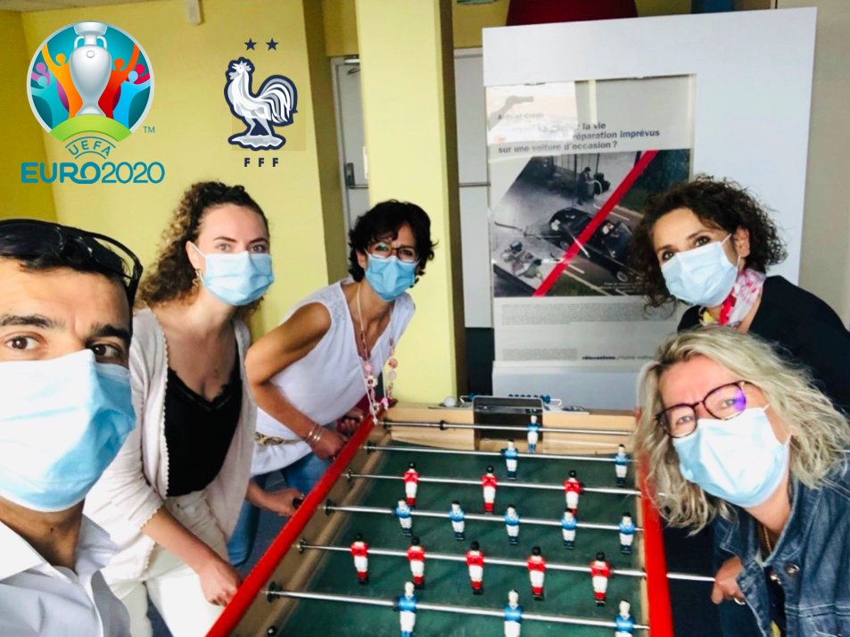 Quelques minutes avant le coup d'envoi de #FRASUI 🇫🇷l'Équipe de France pourra compter sur le soutien indéfectible de la Team Est durant ces 90 minutes 💪🏽 Le point commun entre eux ? La force du collectif, qui est mis à disposition du réseau des Agents Généraux <a href="/AXAFrance/">AXA France</a> 📊