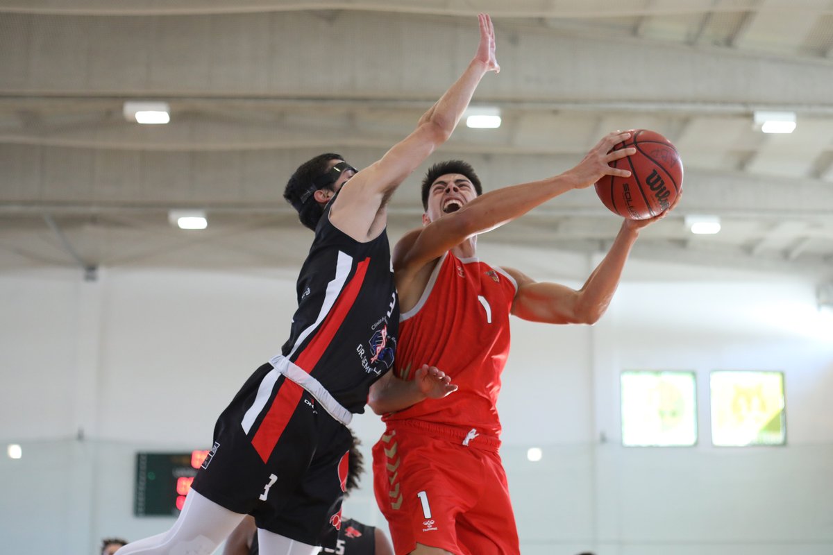 fpbasquetebol's tweet photo. 🏀 @SCBragaOficial 56-70 Galitos/Clínica Dr. Semblano
🏆 1.ª Divisão masculina (Final zonal)
📍 Pav. Mun. nº 2 Paços Ferreira
💪 João Silva (13pts, 11res, 3ast, 2rb)
📊 https://t.co/XzT0A42dql
📺 https://t.co/ELkmfUjphl 
 
#SomosBasquetebol https://t.co/xoS59UsbkV