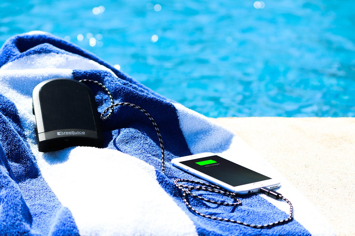 Lounging poolside = 😎

#SundayFunday #Relax #Pool