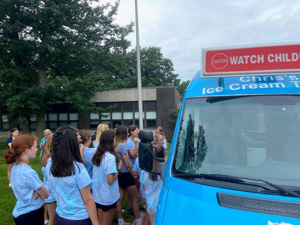 BeaumontSchool1's tweet photo. Our BeauArtz campers had a fun-filled last day of camp on Friday! They enjoyed ice cream in the courtyard, participated in Chopped challenge, and created clay tree faces! #beauartz #beaumontsummer #beaumontproud https://t.co/Wh8SyO2Fcm