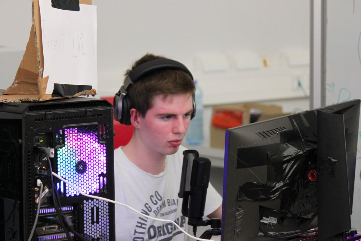 robo4you's tweet photo. Celebrating the end of this robotics season with a LAN-Party at our beloved AIRLab.
Big thanks to our sponsor @ecoplus_noe!
#robo4you #Technopol #lanparty #CSGO #WienerNeustadt https://t.co/Zw3qmKdeBd