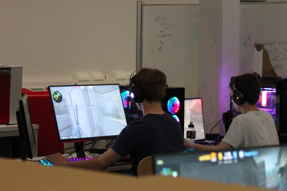 robo4you's tweet photo. Celebrating the end of this robotics season with a LAN-Party at our beloved AIRLab.
Big thanks to our sponsor @ecoplus_noe!
#robo4you #Technopol #lanparty #CSGO #WienerNeustadt https://t.co/Zw3qmKdeBd