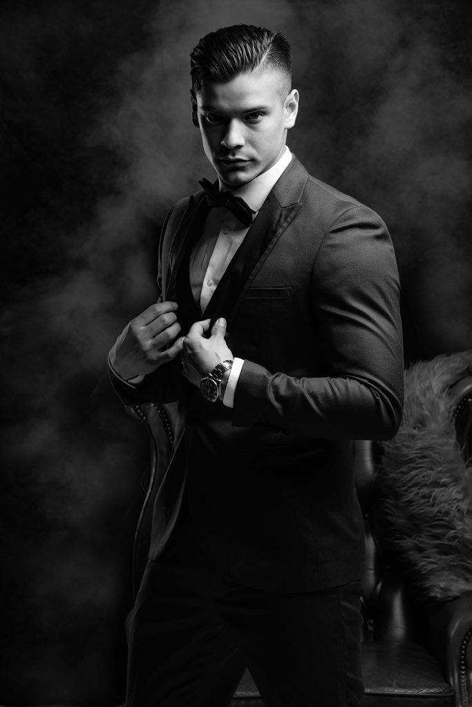 9Gabf's tweet photo. #man #moda #oufit #fashion  #style #guidobenitez #model #malemodelstop #malemodels #modelosmasculinos #styloman #oufittheday #styleman #guidobenitez  #blackandwhite #Suits https://t.co/NjFcJgSvql