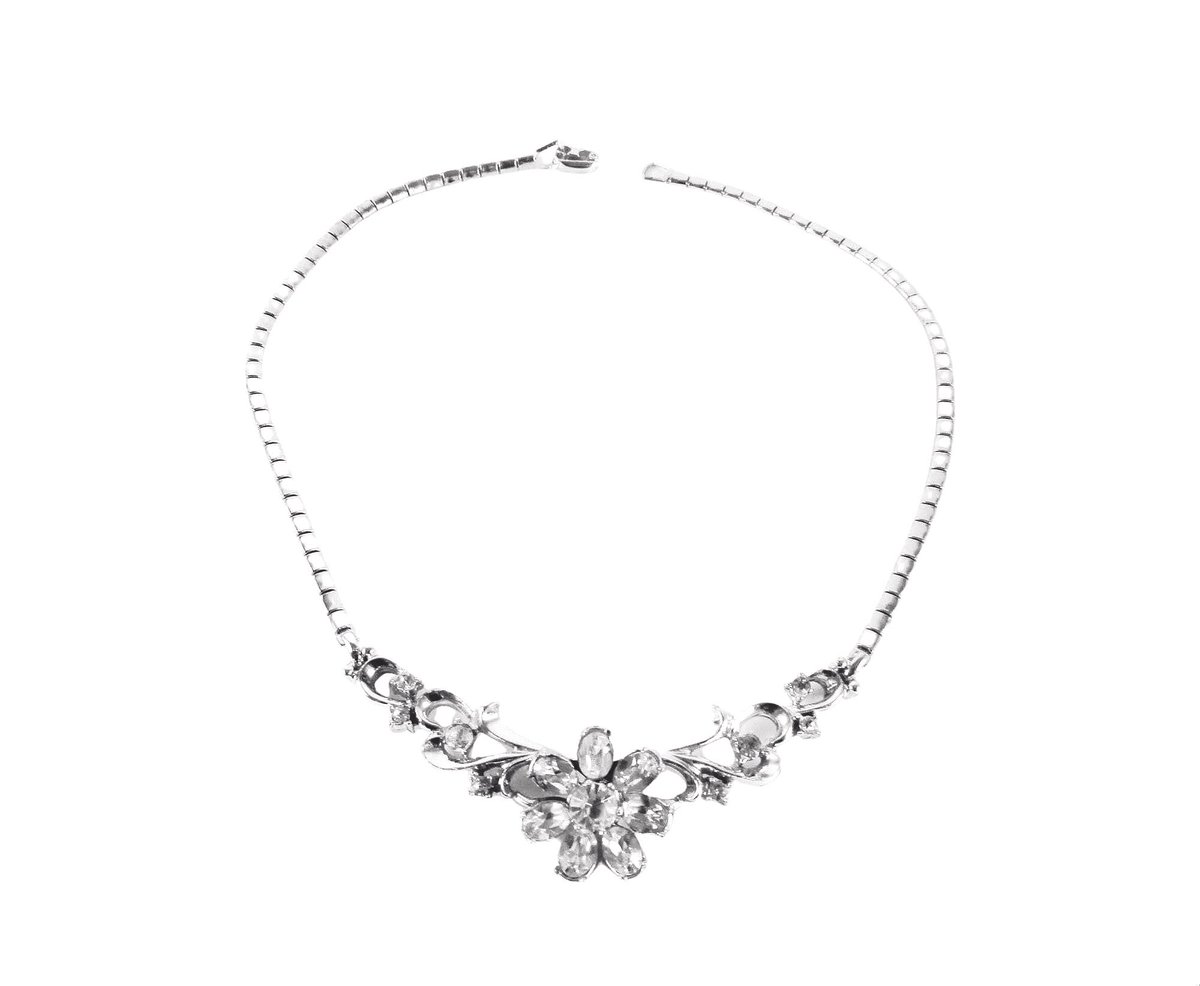 Gift_Guru's tweet photo. Excited to share the latest addition to my #etsy shop: Coro 1950s Silver Tone Rhinestone Choker Necklace with Floral Bib Centerpiece https://t.co/wDFKMadcfI #corojewelry #corochoker #cororhinestones #rhinestonenecklace #vintagechoker #promnecklace #weddingnecklace #met https://t.co/DLZl9BMVEh