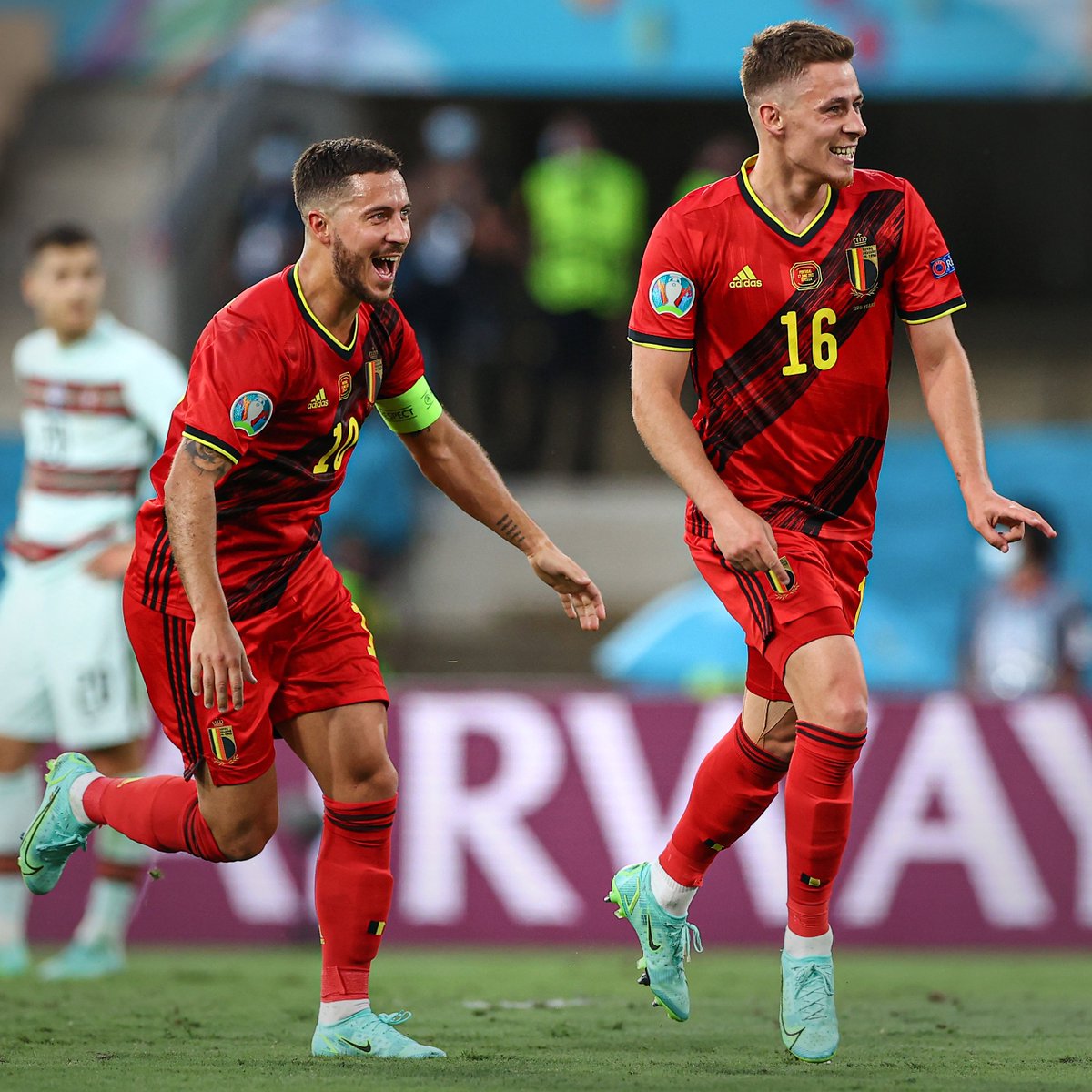 brfootball's tweet photo. Eden Hazard loving his brother's strike 🤜🤛 https://t.co/RVidwzy3jB