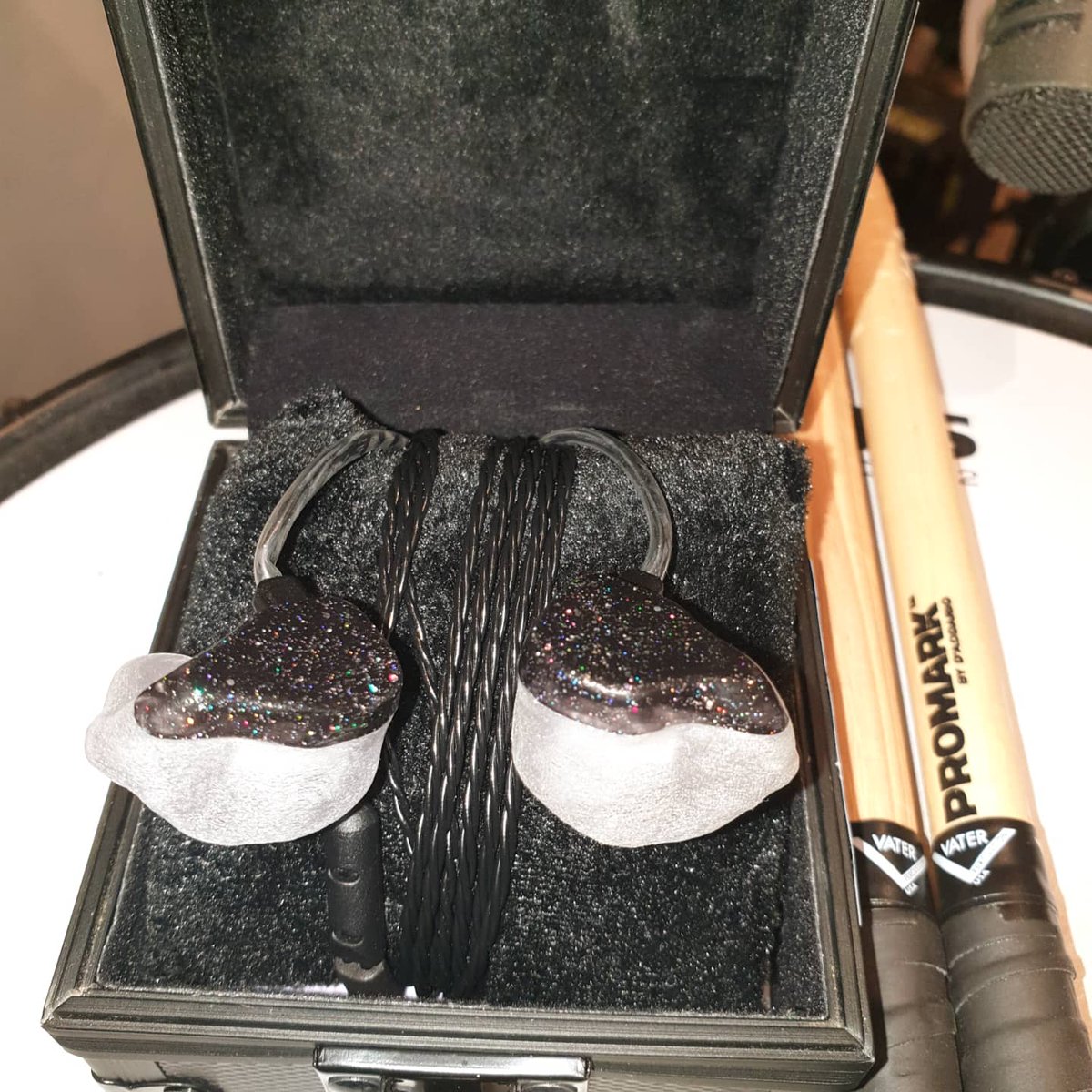 matt_michell's tweet image. These arrived today and I couldn't be happier. Hugeeee game changer for playing shows/recording! Massive thanks to Matt at @readaudio for sorting me these amazing custom in-ears. Absolute legend. Thankyou 🙏🎶🥁 instagram.com/p/CQotSqjATgG/…